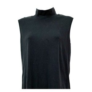 Sleeveless turtleneck